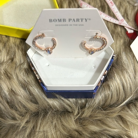 Lab created. Sapphire pierced earrings absolutely beautiful.​​ - Picture 1 of 2
